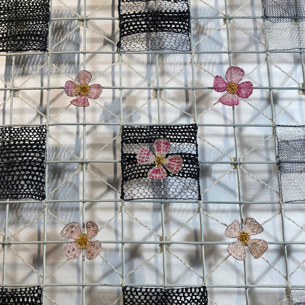 Needlelace with bobbin lace on wire